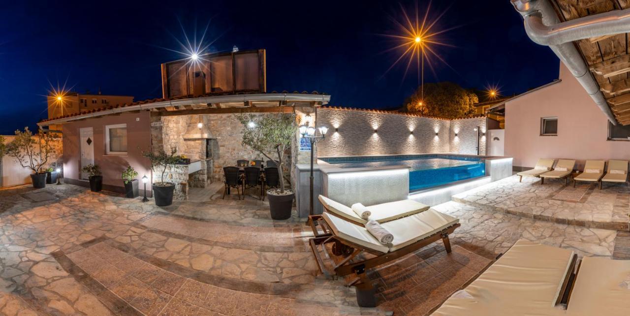 Apartment Anitea Pula Bagian luar foto