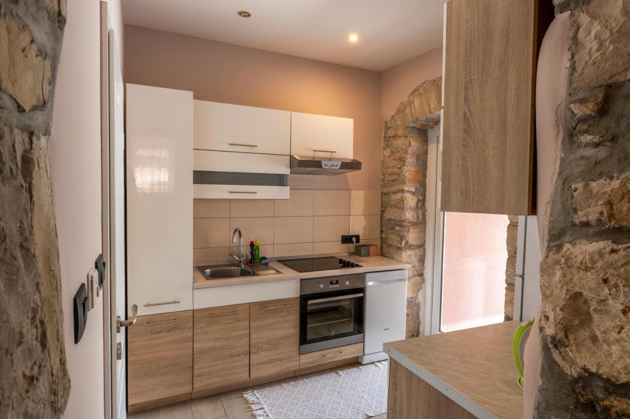 Apartment Anitea Pula Bagian luar foto
