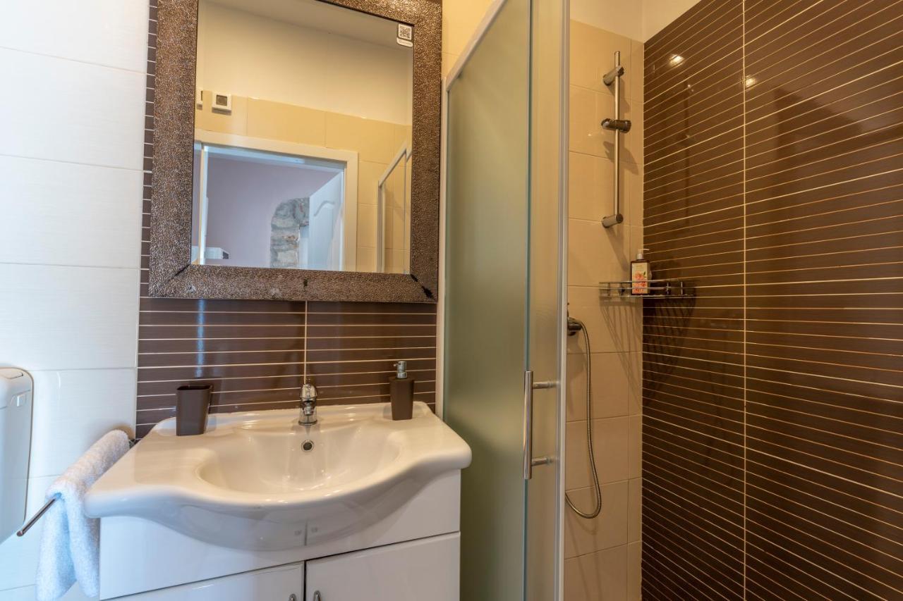 Apartment Anitea Pula Bagian luar foto