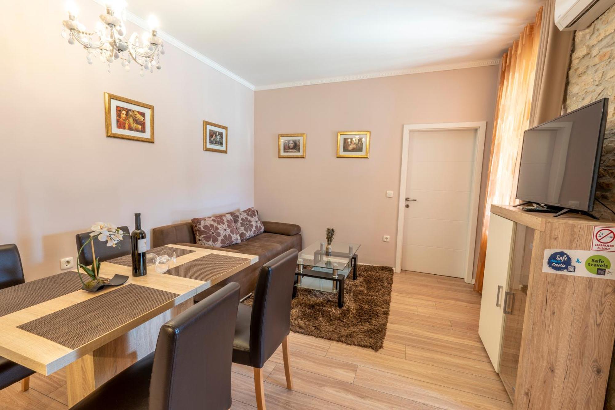 Apartment Anitea Pula Bagian luar foto