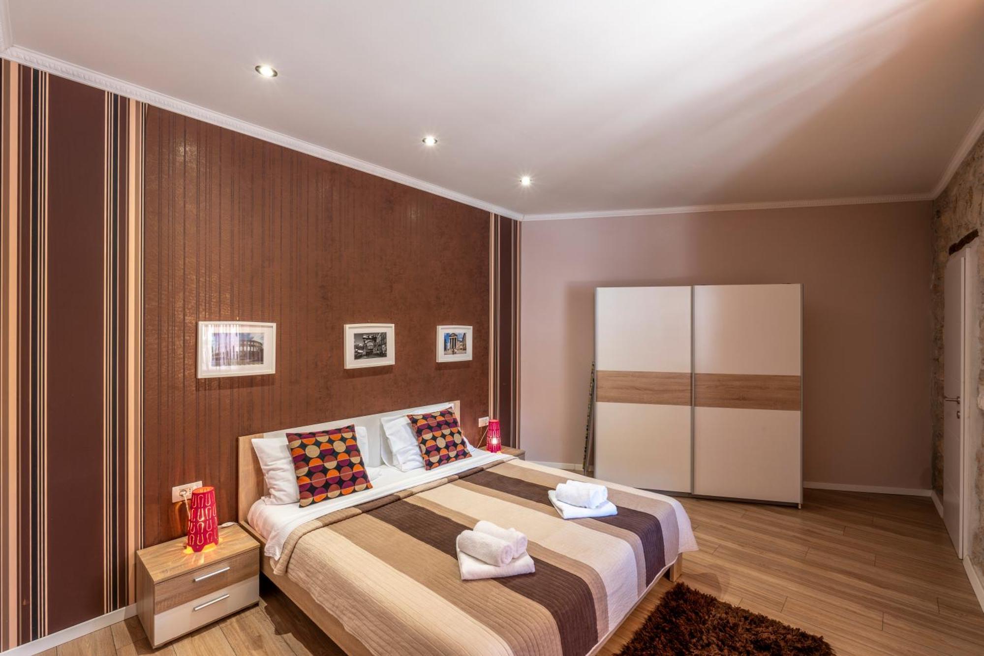 Apartment Anitea Pula Bagian luar foto