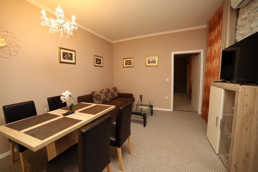 Apartment Anitea Pula Bagian luar foto